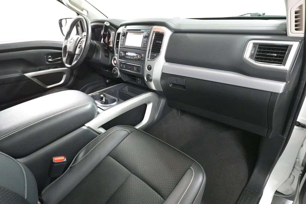 Used 2017 Nissan Titan PRO-4X AWD/4WD image 33