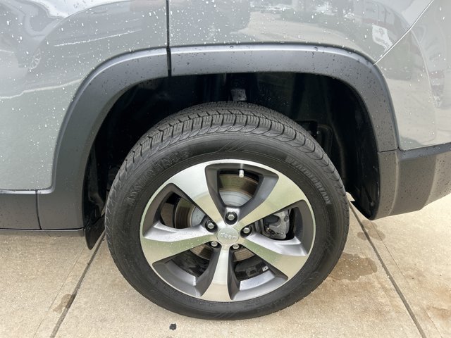 Used 2021 Jeep Cherokee Limited w/ Elite Package FWD image 8