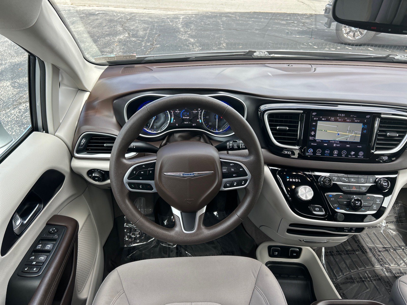 Used 2020 Chrysler Pacifica Touring w/ Advanced Safetytec Group FWD image 5