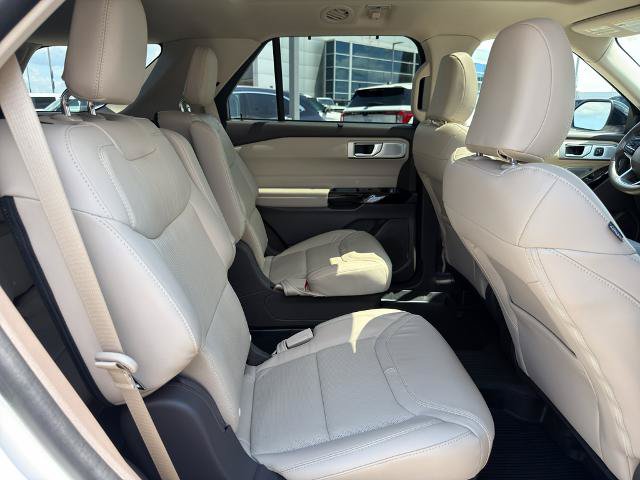 Certified 2023 Ford Explorer Platinum w/ Technology Package AWD/4WD image 21
