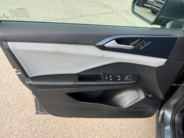 Used 2022 Volkswagen Taos SE FWD image 11