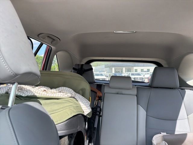 Used 2020 Toyota RAV4 XLE Premium FWD image 29