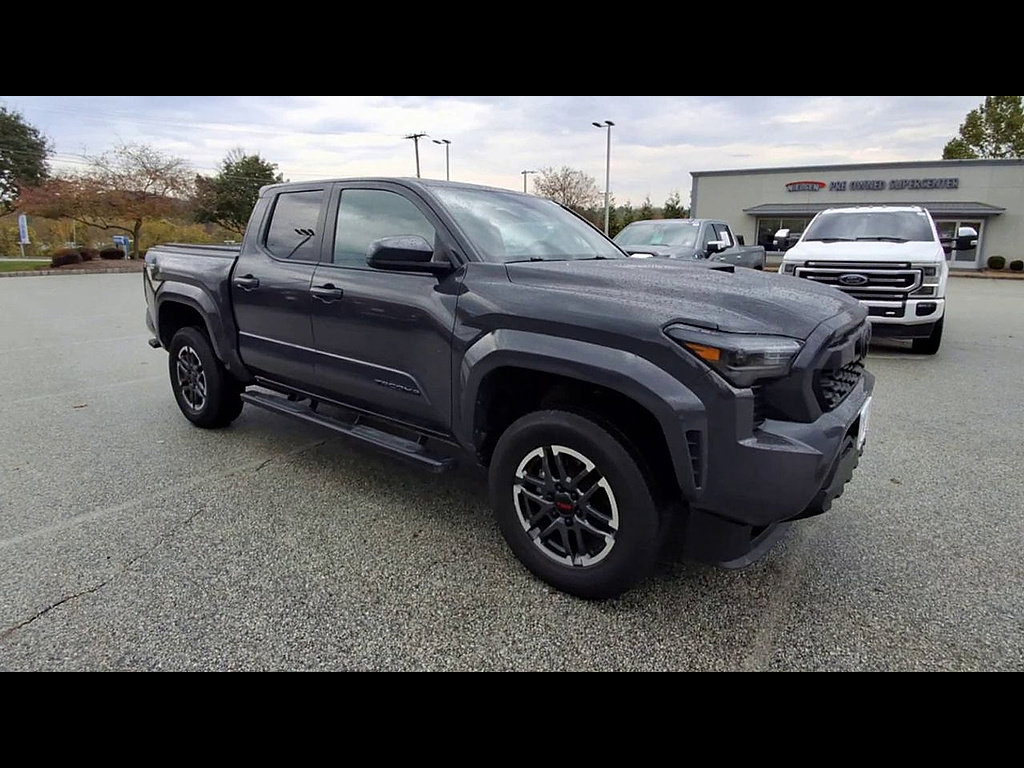 Used 2025 Toyota Tacoma TRD Sport AWD/4WD image 2