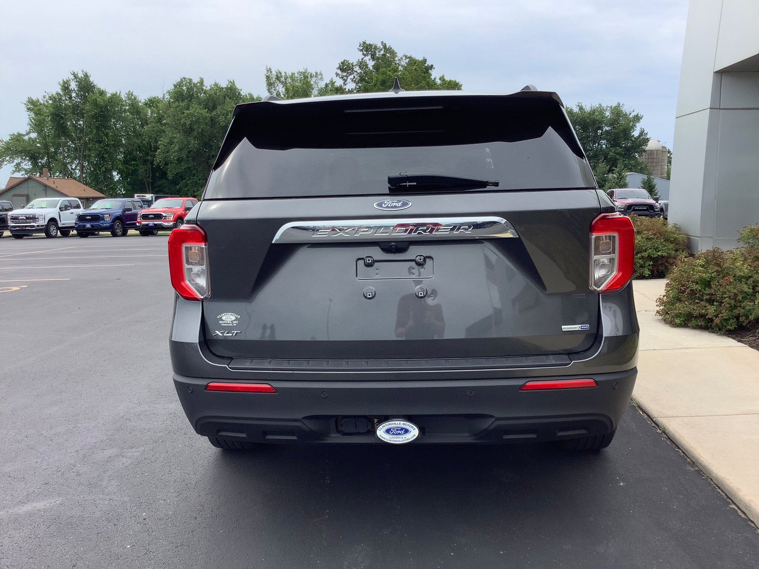 Certified 2020 Ford Explorer XLT w/ Comfort Package AWD/4WD image 5