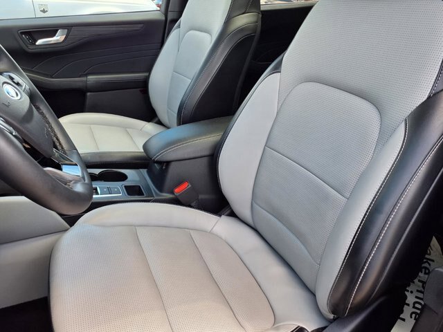 Certified 2023 Ford Escape Platinum AWD/4WD image 3