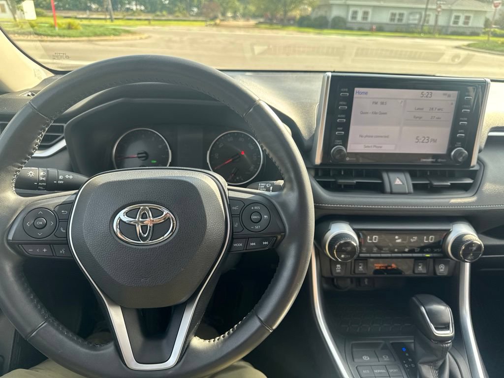 Used 2020 Toyota RAV4 XLE w/ Convenience Package AWD/4WD image 5
