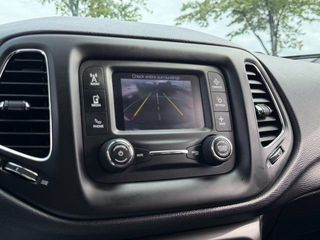 Used 2017 Jeep Compass Latitude AWD/4WD image 29