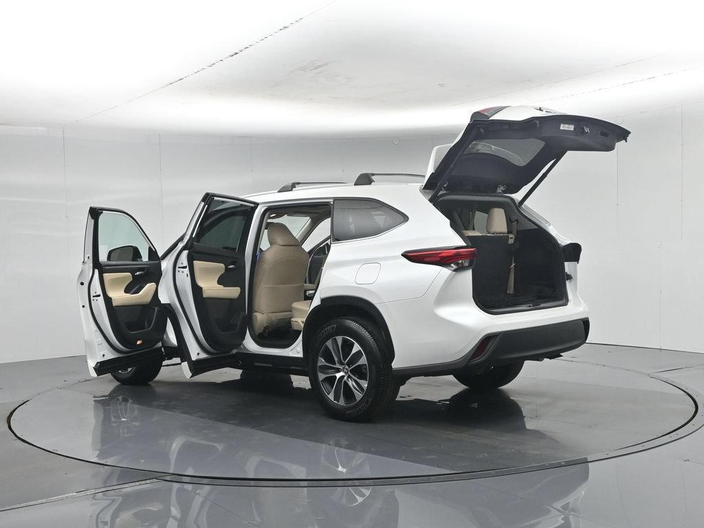 Used 2023 Toyota Highlander XLE FWD image 39