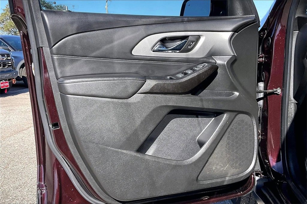Used 2023 Chevrolet Traverse LT image 17