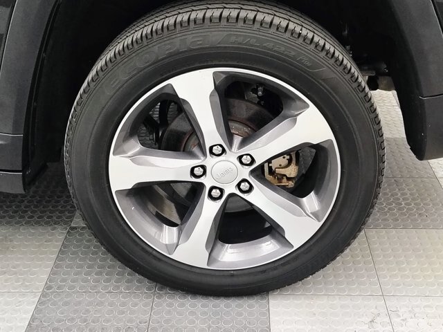 Used 2023 Jeep Grand Cherokee Limited AWD/4WD image 16