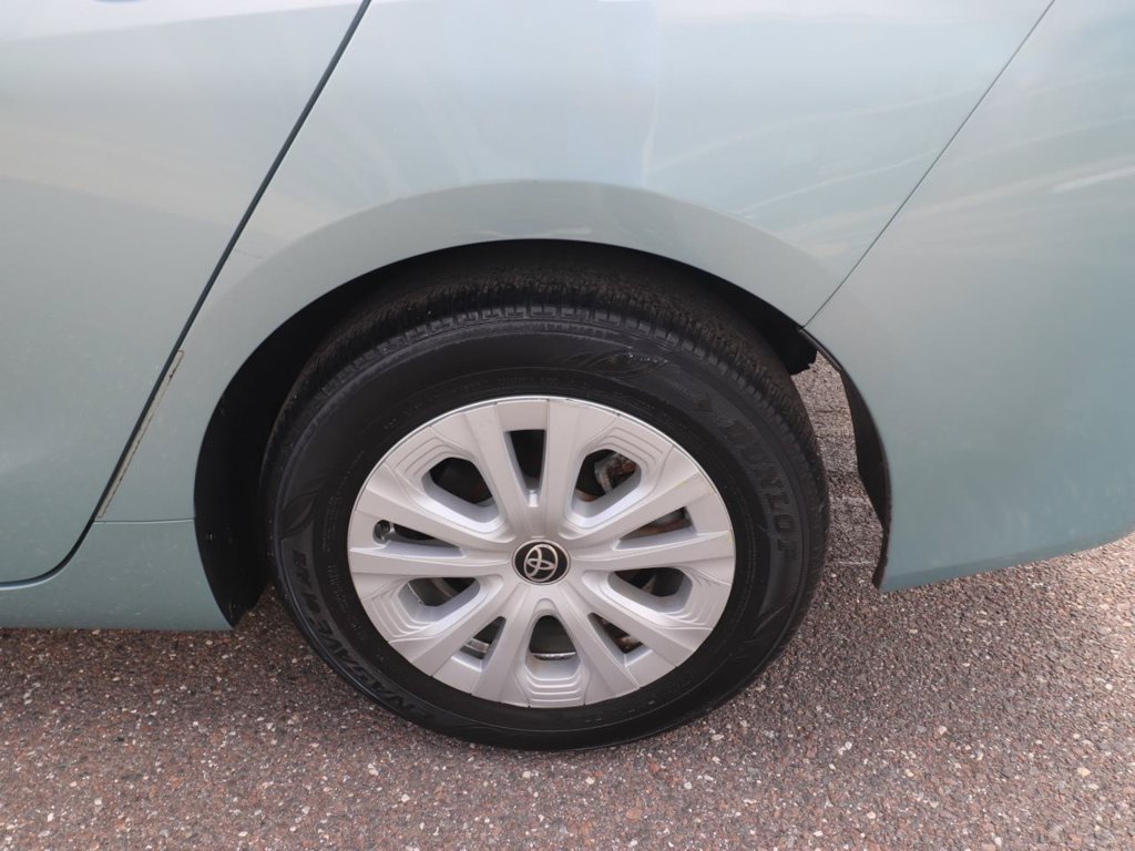 Used 2020 Toyota Prius L Eco FWD image 14