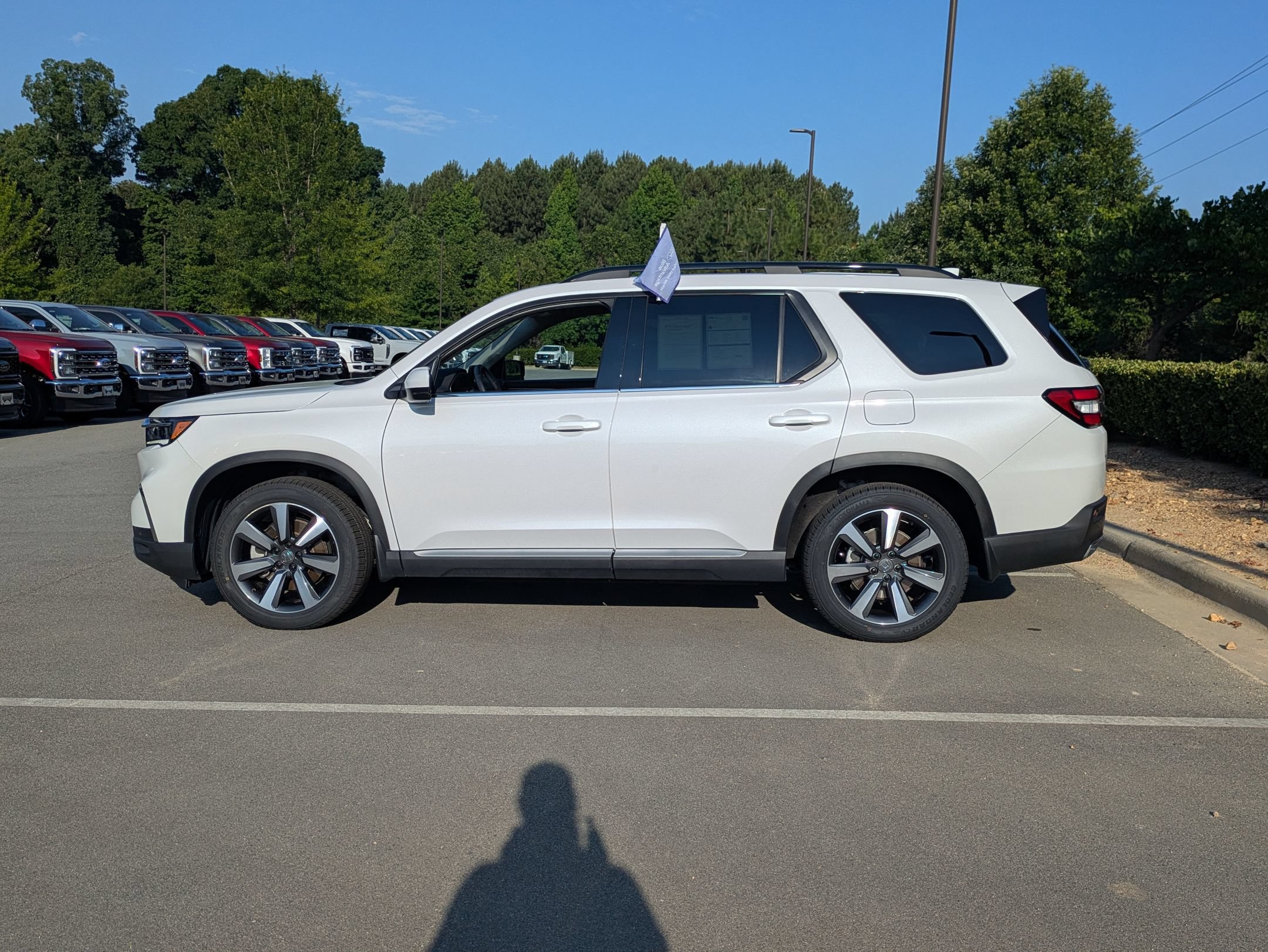 Used 2024 Honda Pilot Touring image 7