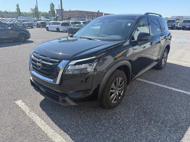 Used 2025 Nissan Pathfinder SV FWD image 4
