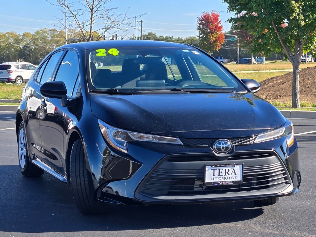 Used 2024 Toyota Corolla LE FWD image 3
