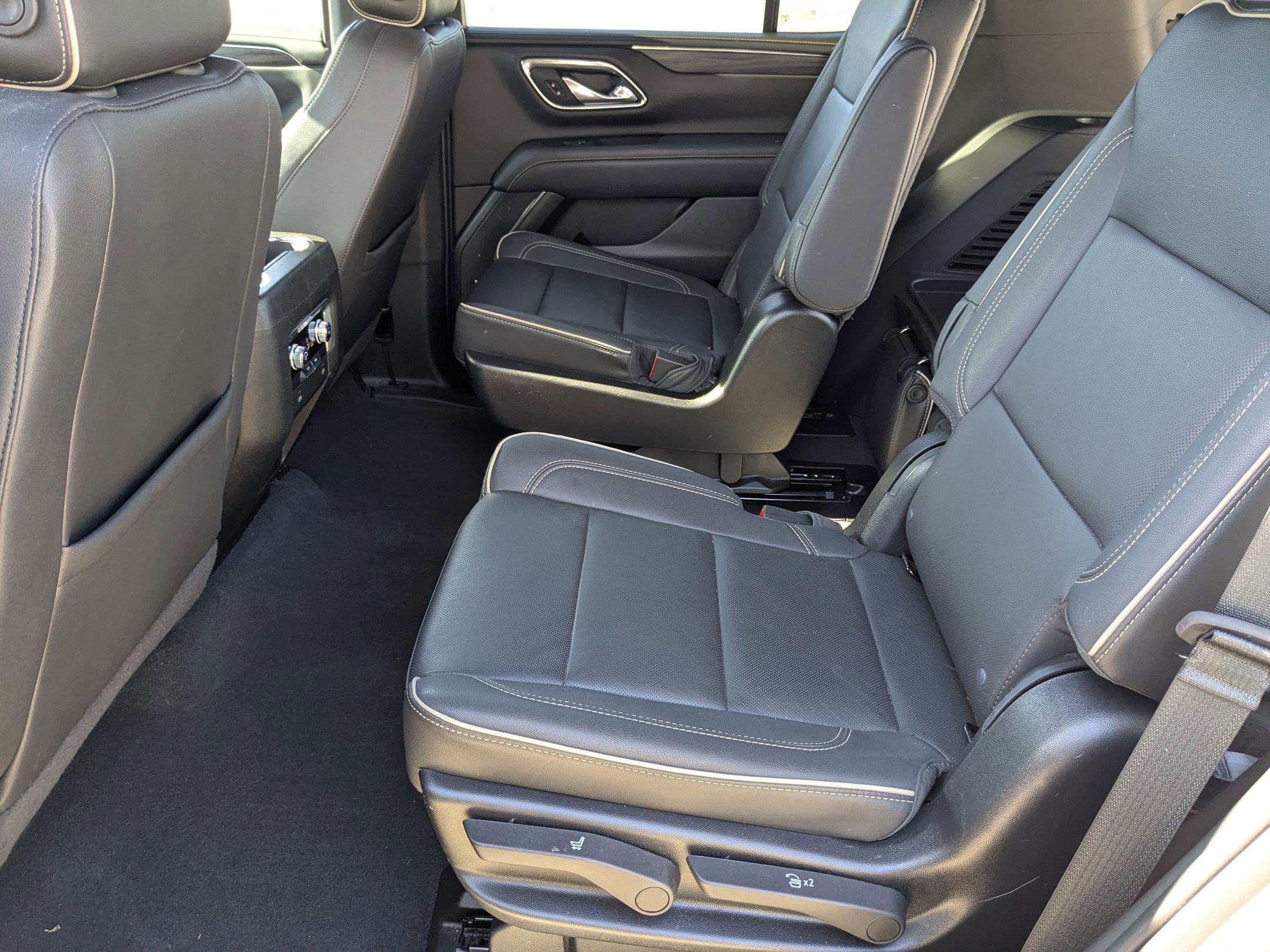 Used 2023 GMC Yukon SLT image 33