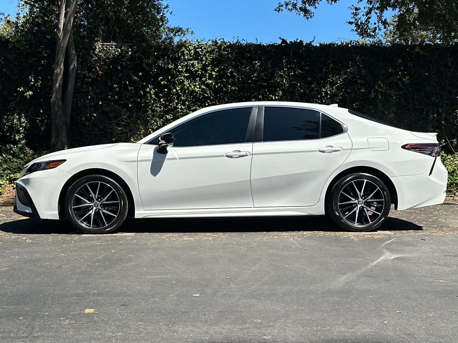 Used 2023 Toyota Camry SE w/ Convenience Package FWD image 5