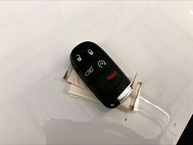 Used 2019 Jeep Grand Cherokee Limited AWD/4WD image 9