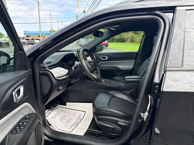 Used 2024 Jeep Compass Latitude AWD/4WD image 14