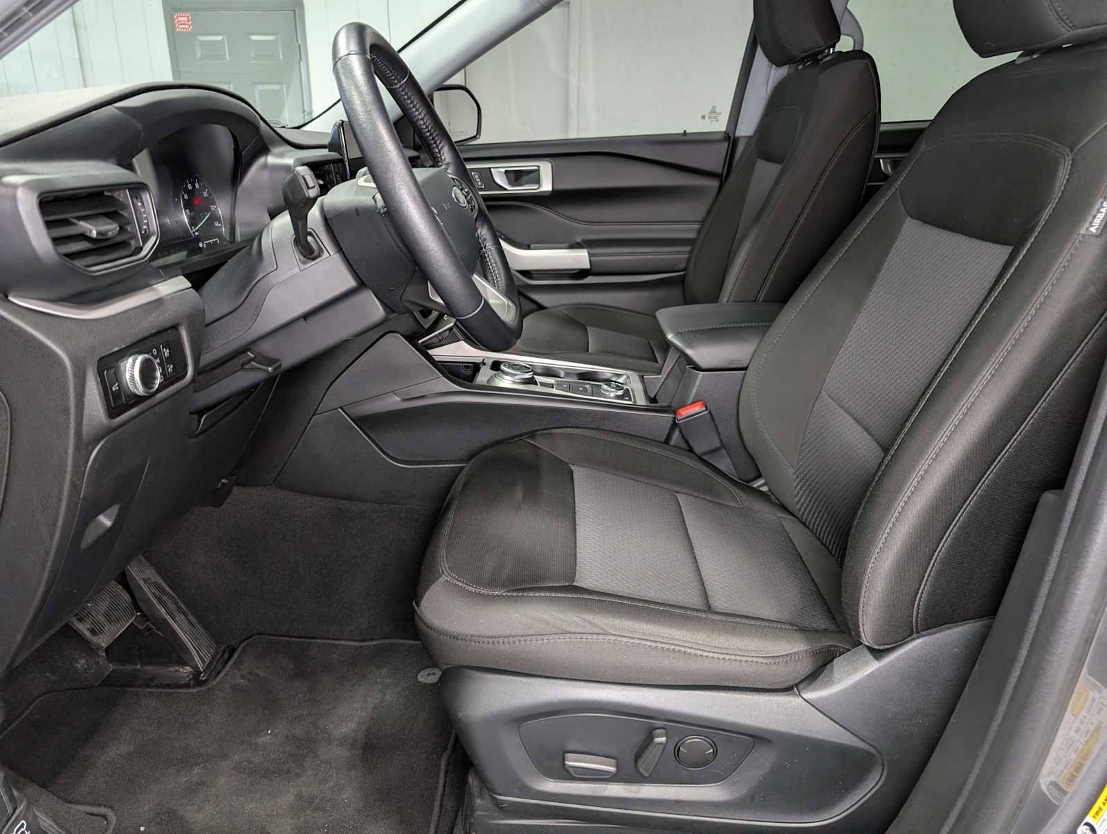 Certified 2023 Ford Explorer XLT image 4