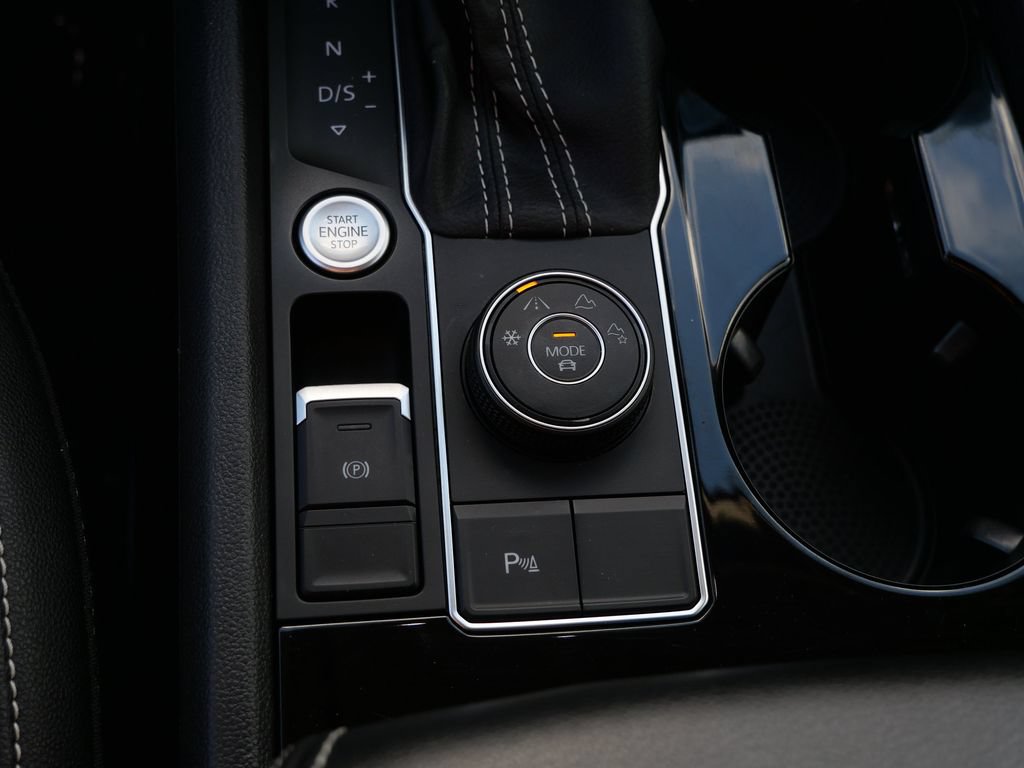 Used 2021 Volkswagen Atlas SEL AWD/4WD image 26