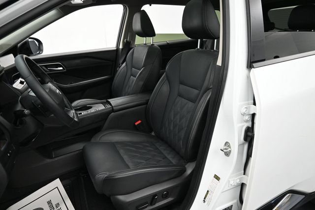 Used 2025 Nissan Rogue Platinum w/ Platinum Premium Package FWD image 11