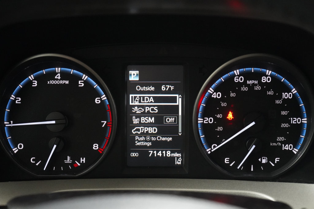 Used 2018 Toyota RAV4 XLE AWD/4WD image 18