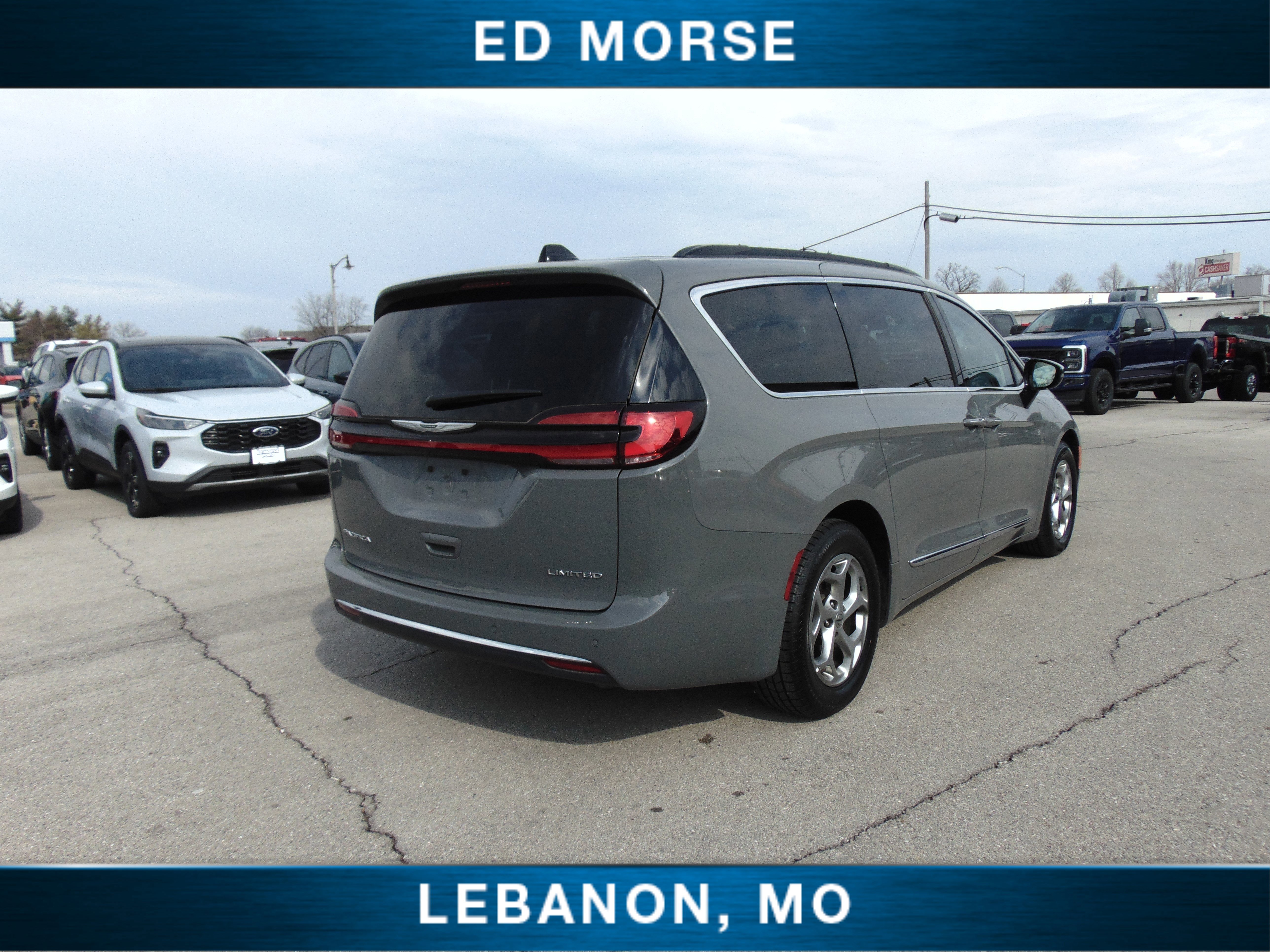 Used 2023 Chrysler Pacifica Limited image 5