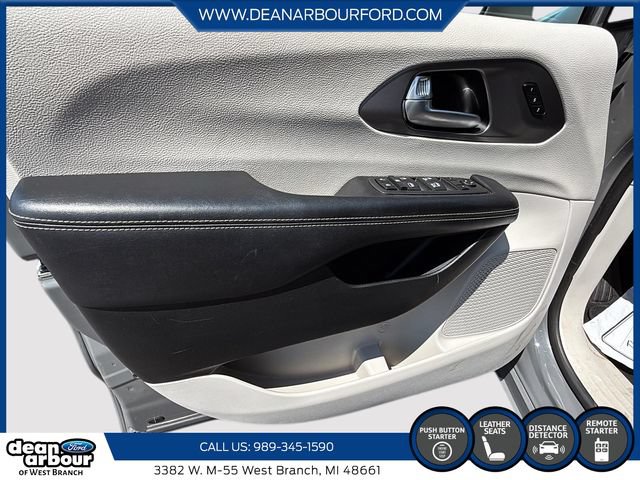Used 2022 Chrysler Pacifica Touring-L FWD image 12