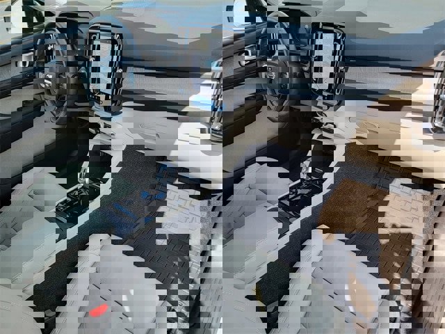 Used 2023 Volvo XC40 B5 Ultimate w/ Protection Package Premier image 25