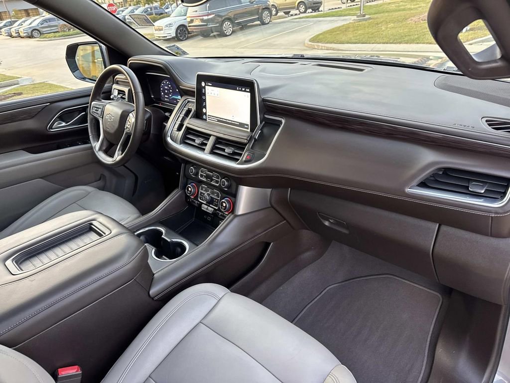 Used 2022 Chevrolet Tahoe Z71 w/ Luxury Package AWD/4WD image 16