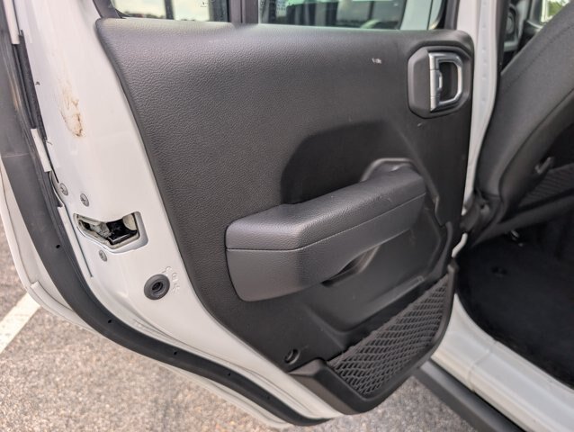 Used 2024 Jeep Wrangler Unlimited Rubicon AWD/4WD image 26