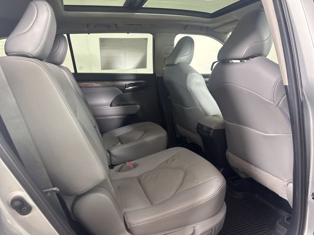 Used 2021 Toyota Highlander Platinum AWD/4WD image 9