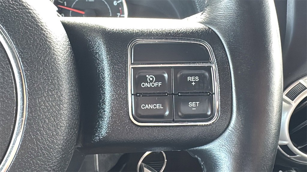 Used 2018 Jeep Wrangler Unlimited Rubicon w/ Connectivity Group image 14