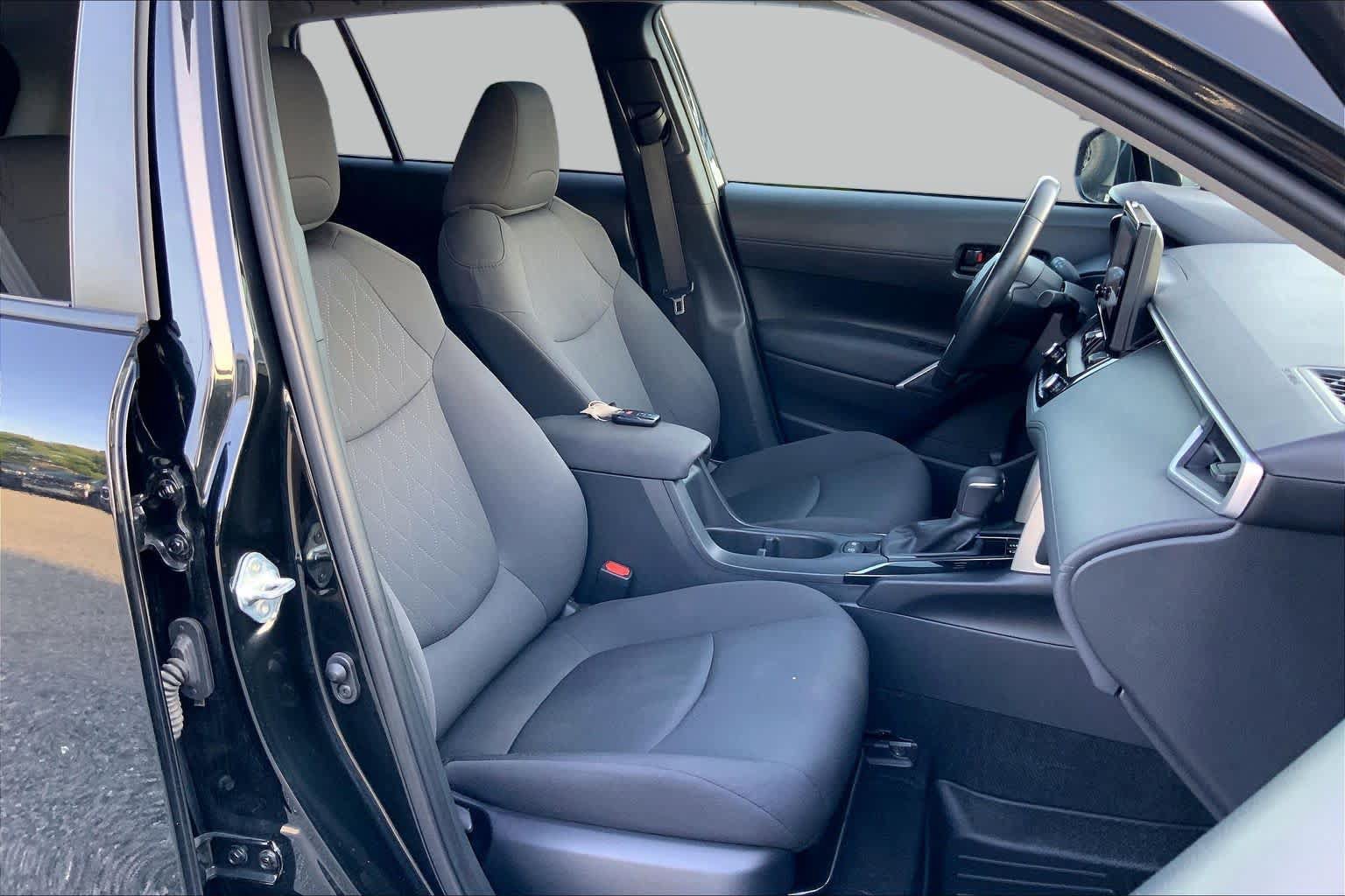 Used 2024 Toyota Corolla Cross LE FWD image 9