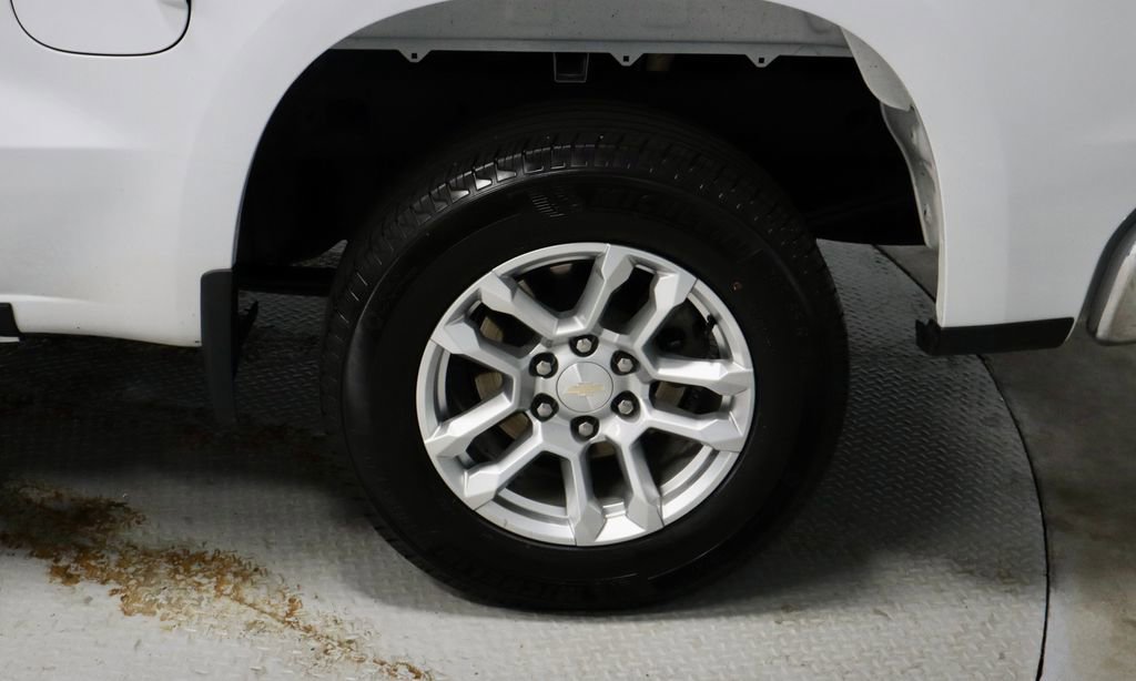 Used 2023 Chevrolet Silverado 1500 LT AWD/4WD image 19
