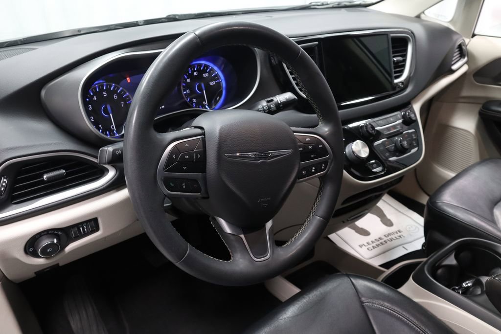 Used 2022 Chrysler Pacifica Touring-L FWD image 25