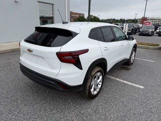 Used 2025 Chevrolet Trax LS w/ LS Convenience Package FWD image 8