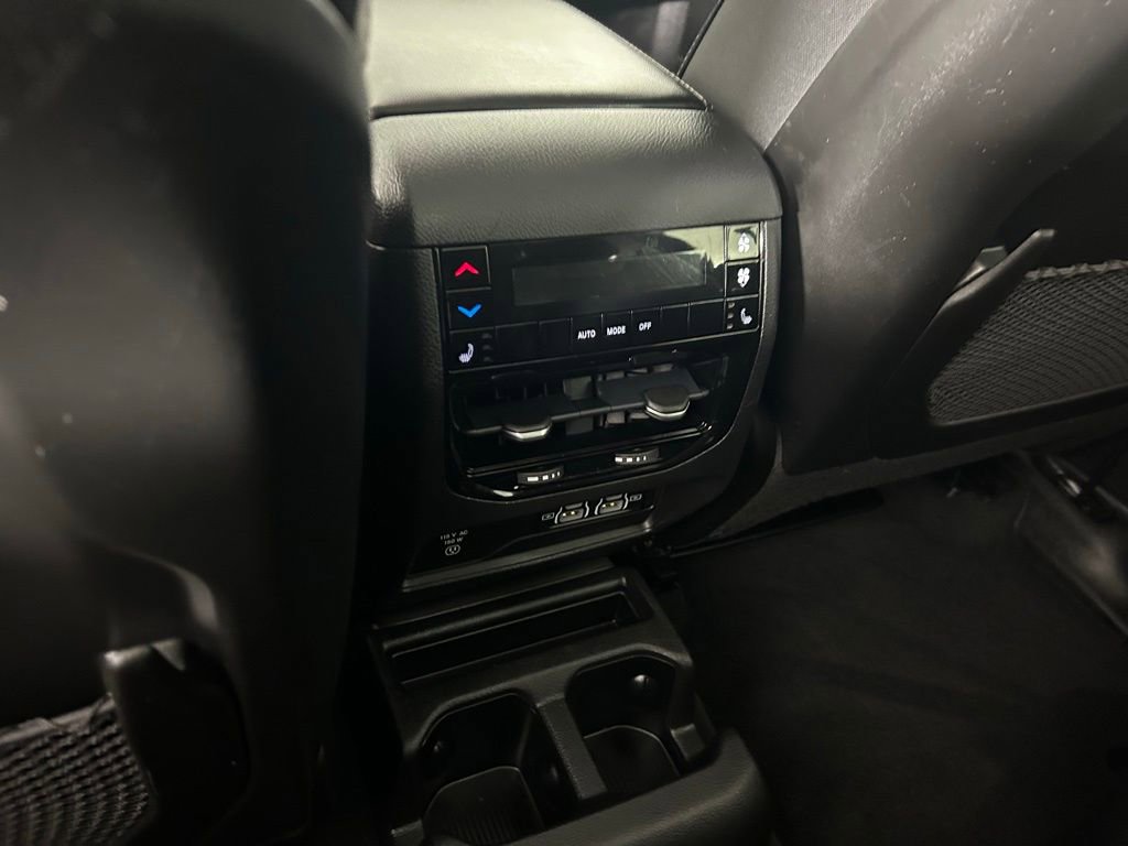 Used 2022 Jeep Grand Cherokee L Limited w/ Luxury Tech Group II AWD/4WD image 16