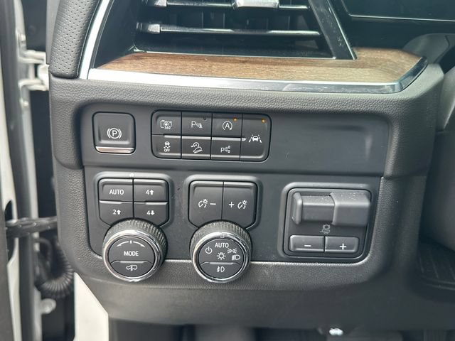 Used 2025 Chevrolet Tahoe High Country AWD/4WD image 25