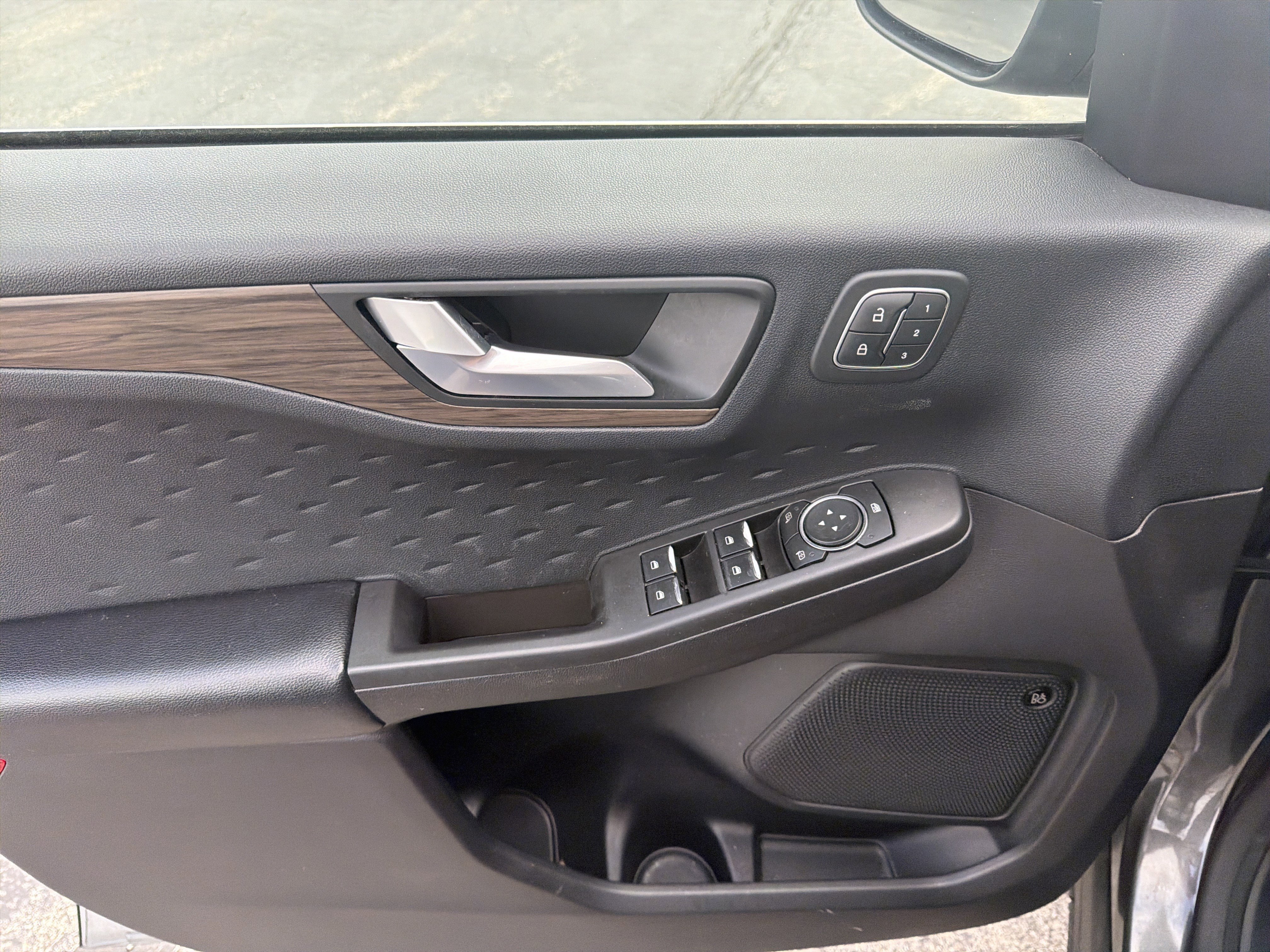 Certified 2020 Ford Escape Titanium AWD/4WD image 20