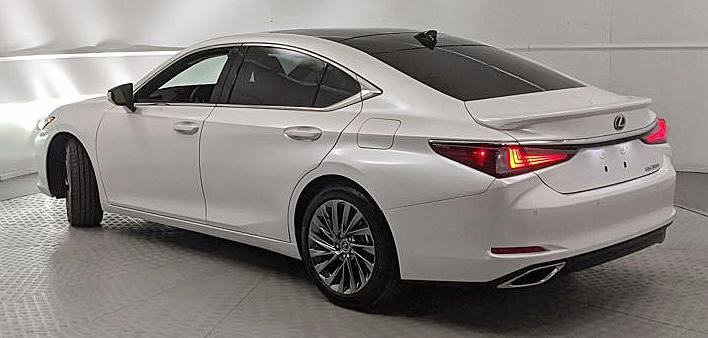 Used 2024 Lexus ES 350 Luxury w/ Accessory Package (Z1) image 4