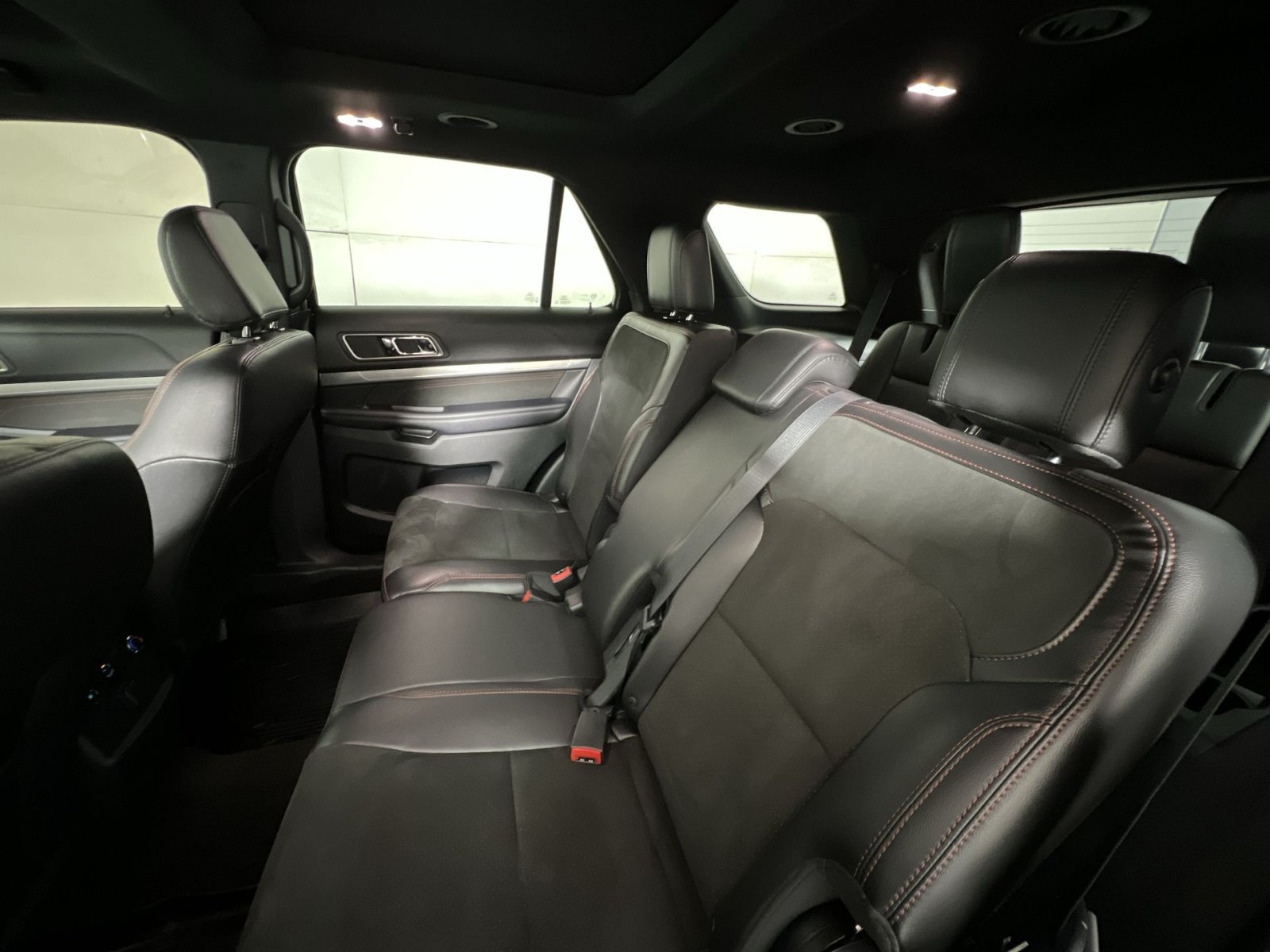 Certified 2018 Ford Explorer XLT w/ Equipment Group 202A AWD/4WD image 25