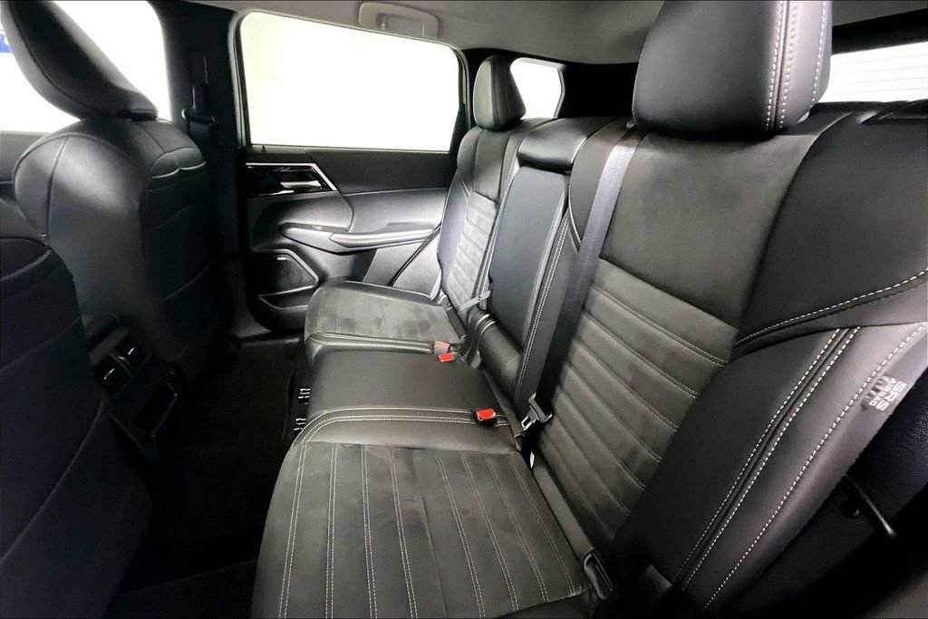 Used 2025 Mitsubishi Outlander SE AWD/4WD image 21