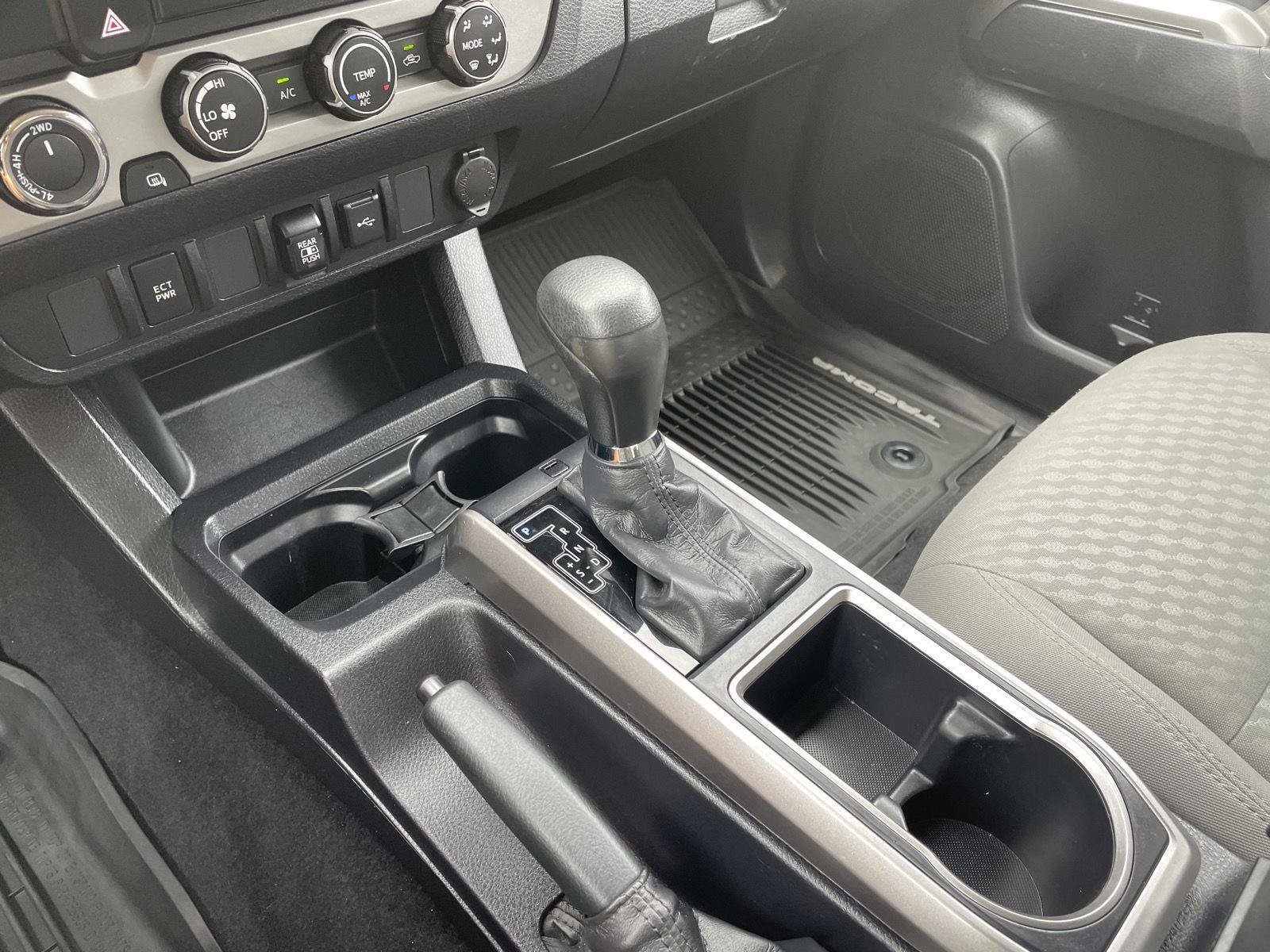Used 2020 Toyota Tacoma SR5 AWD/4WD image 29