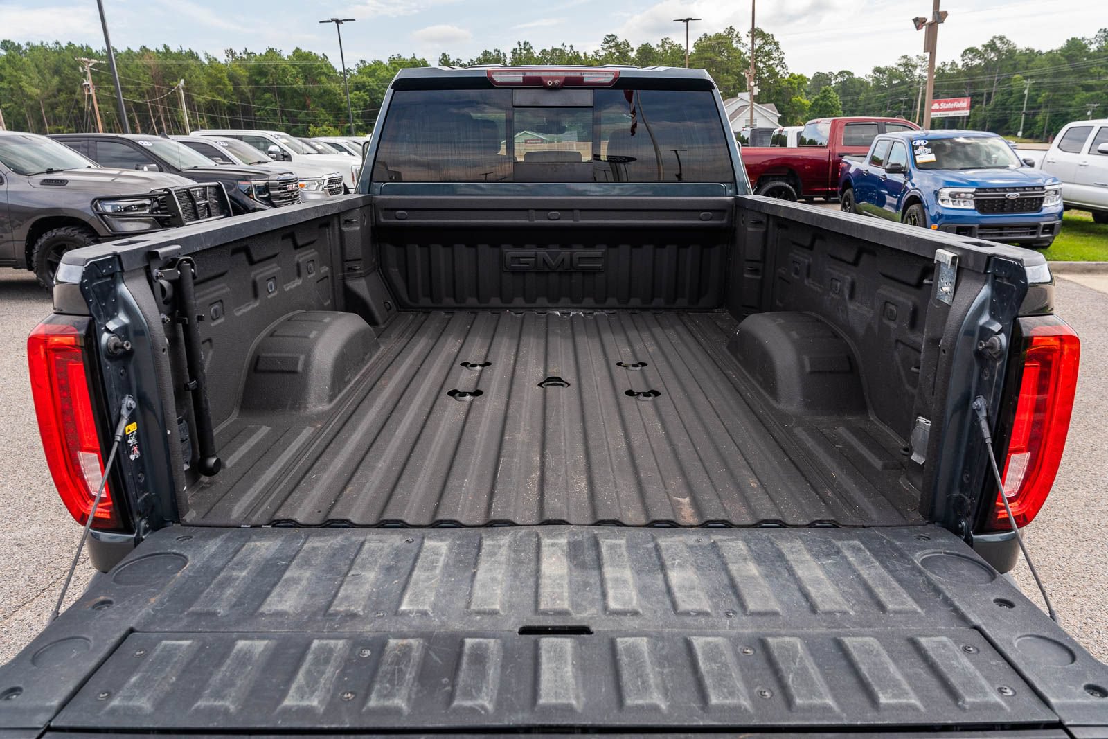 Used 2020 GMC Sierra 3500 SLT w/ SLT Premium Plus Package AWD/4WD image 17