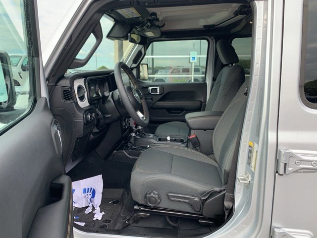 Used 2024 Jeep Wrangler Sahara w/ Technology Group image 9