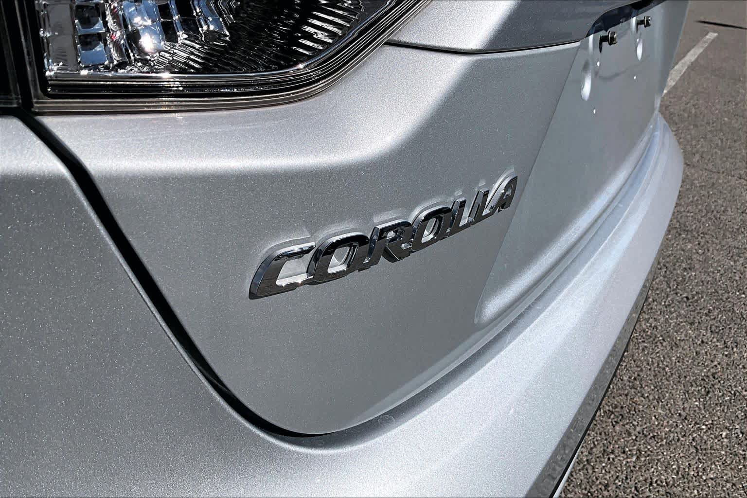 Used 2020 Toyota Corolla LE FWD image 30