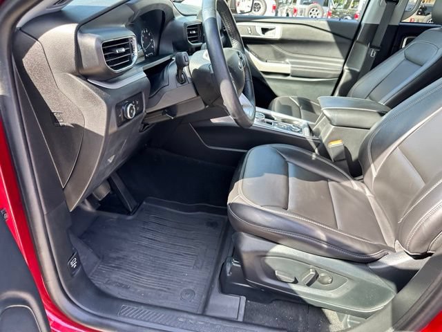 Certified 2023 Ford Explorer XLT w/ Equipment Group 202A AWD/4WD image 37