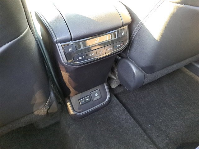 Used 2024 Toyota Highlander Platinum image 12