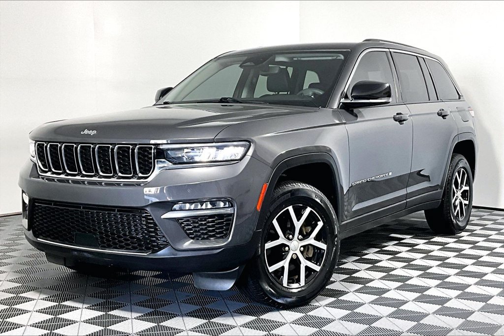 Used 2023 Jeep Grand Cherokee Limited RWD image 2